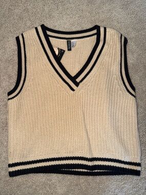 Cream Sleeveless V-Neck Knit Sweater with Black Trim